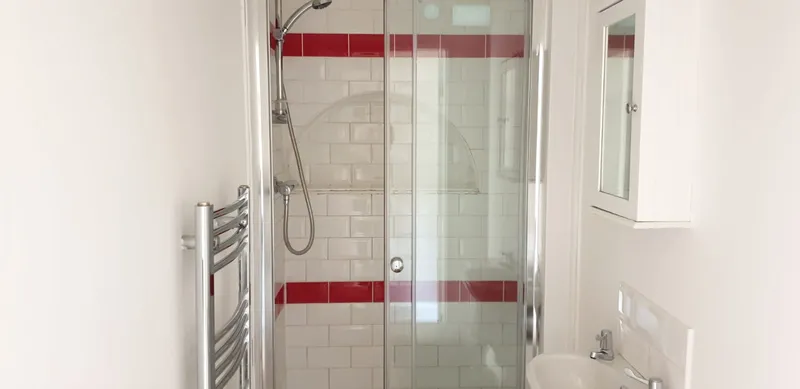Modern 5 Bed Ensuite // AUG 2026 - Image 16